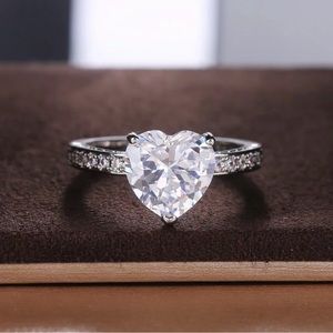 Womens Silver White Sapphire Heart Ring